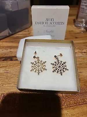 Avon Snowflake Goldtone Pierced Dangle Earrings 1977 • $12.50