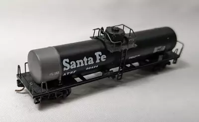 N Scale    KATO   Santa Fe   Single Dome Tank Car   ATSF 98424 • $18