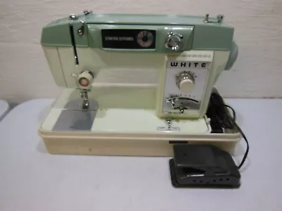 Vintage White Stretch Stitches 935 Sewing Machine W/ Carrying Case • $105