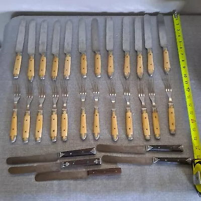 12 Primitive Meriden Cutlery Company Bone Handle Knives Knife With Cloth Case • $95