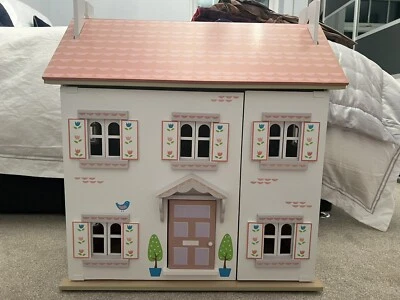 £15 • Buy Le Toy Van Dolls House With Dolls And Accessories