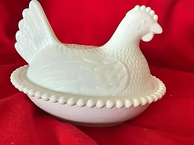 Vtg HEN ON NEST Indiana White MILK GLASS Stippled Base Non Slotted Bead 7x5-1/2 • $13.95