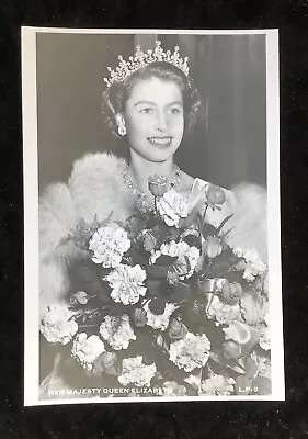 Postcard Queen Elizabeth II Mayfair Cards • £0.99