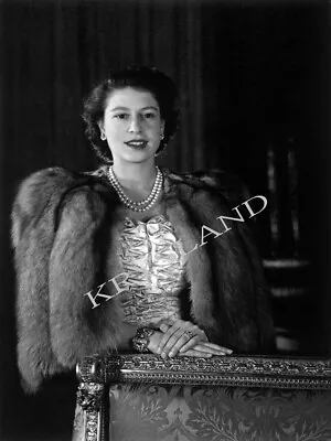 Her Majesty The Queen Elizabeth  Ii    Photo Rare • £6.50