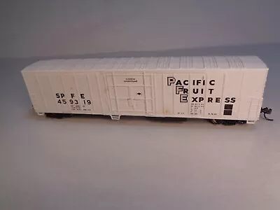 HO Scale Athearn Pacific Fruit Express Reefer SPFE #459319 • $9.99