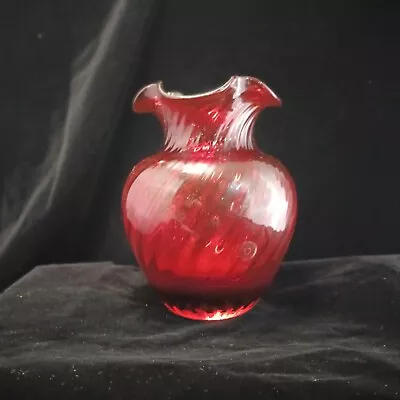 Dartington Red Cranberry Glass Vase With Original Sticker 18.5cm FREE P&P  • £22