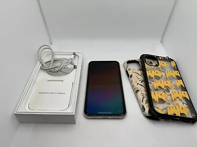 Apple IPhone 11 - 128GB - White (Unlocked) A2221 - W/ Cases • $350