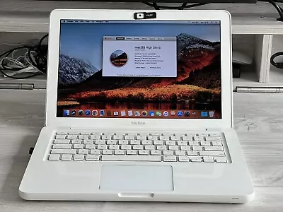 Apple MacBook Unibody Late 2009 White • £150