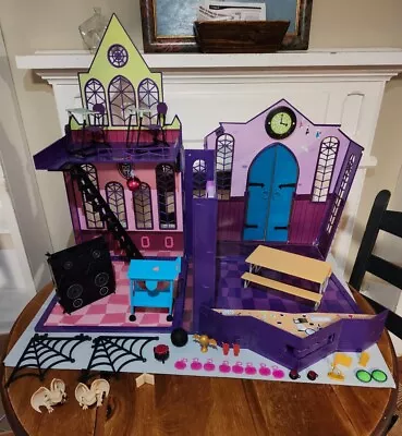 RARE 2012 Monster High Fold-Up MONSTER HIGH SCHOOL PLAYSET With MANY ACCESSORIES • $41