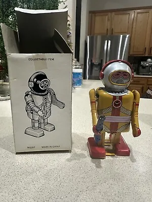 Astronaut Tin Robot Wind Up China • $15