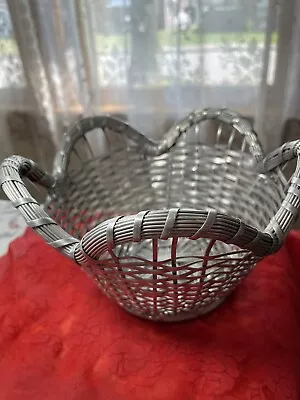 Nice Vintage Aluminum Silver Tone Metal Woven Bread Basket Decor • $13.77