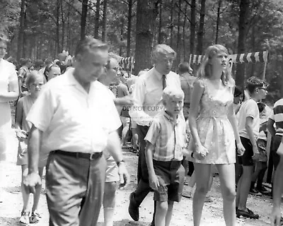 Wernher Von Braun Family At Apollo 11 Celebration Picnic - 8x10 Photo (da-305) • $8.87