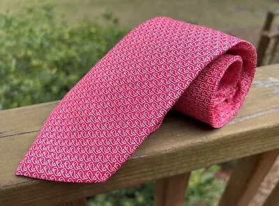 Vineyard Vines Whale Logo Pink Tie 100% Silk Width: 3.5” Length: 59” • $19.99