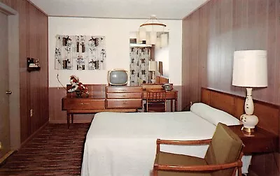 Spence's Motel Interior Room With Television Madison Wisconsin Postcard 7934 • $8.89