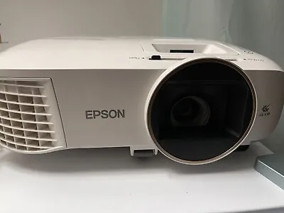 EPSON  PROJECTOR MODEL: H852A - White • $700