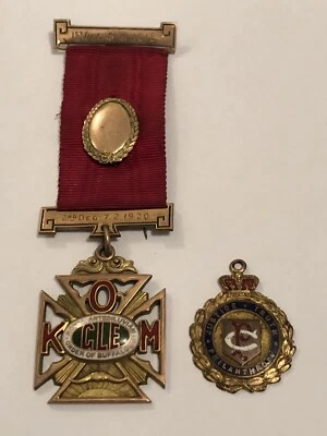 £650 • Buy Two 9c Gold Masonic Medals - Buffalo Medals (RAOB) Brother Banks - Westminster