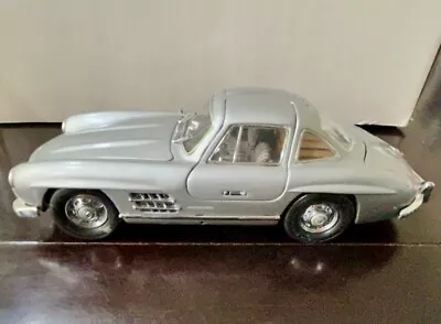 Franklin Mint 1954 Mercedes-Benz 300 SL Gullwing Die Cast Model Car 1:24 Scale • $10.50