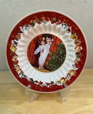 Villeroy & Boch Toy's Fantasy Bowl Christmas Boy And Girl On Christmas Day 6.5” • $21