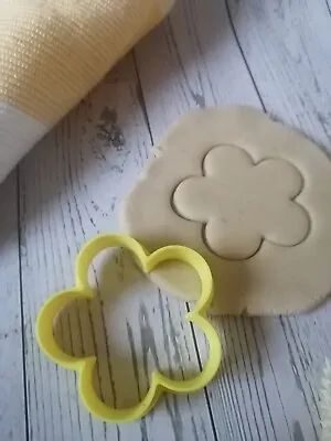 3D Flower Blossom Daisy Cookie Cutter Biscuit Dough Icing Shape Clay  Cake 6cm • £3.29