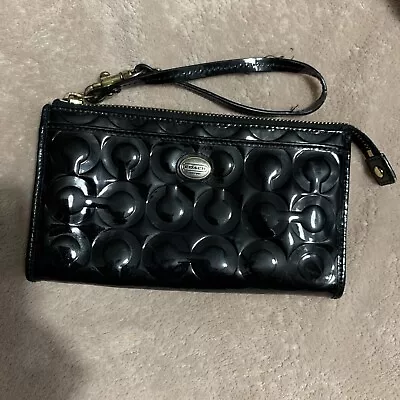 COACH Peyton OP Black Patent Leather Zip WRISTLET WALLET Handbag • $25