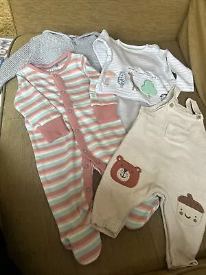 Mixed Unisex Baby Bundle 0/3 Months 2 Outfits/ Cardigan & All In One • £5