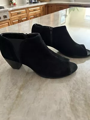 MUNROE Black Suede Open Toe Booties With Side Zipper Closure - Women’s 8 • $12