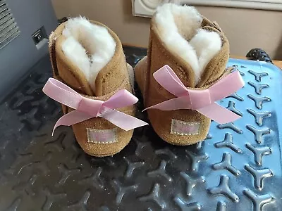 Ugg Infant Chestnut Jesse Bow Ii Suede Booties Size O2/03 • $15