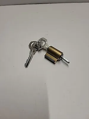 YALE Cylinder Lock With 2 Keys! • $20