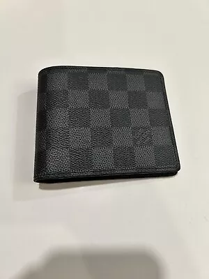 Louis Vuitton Men's LV Black Bi-Fold Monogram Wallet • $127.50