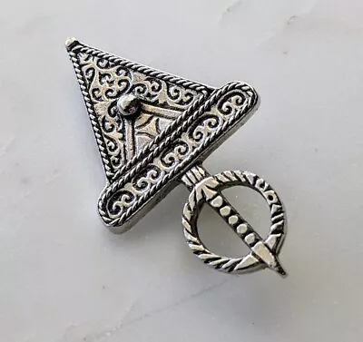 Souvenir Du Maroc Stamped Morocco Textured Metal Geometric Triangle Brooch Pin • $5.50