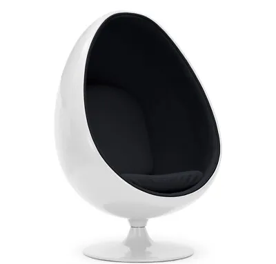 White Chair Egg Pod Shaped Fibre Glass Used Good Condition 2 In Stock • £750