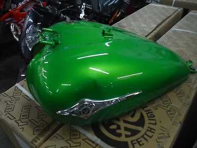 Kawasaki Vulcan 900 Gas Fuel Tank VN900C Custom Damaged Left Side. 2008 • $99