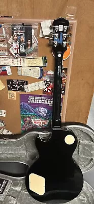 $350 • Buy Never Used Les Paul Classic Electric Guitar - Ebony With RoadRunner Premium Case
