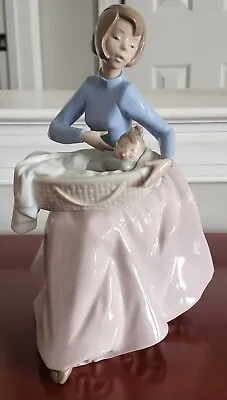 Lladro Nao #1214 Mother And Child  Bundle Of Love  Porcelain Figurine • $54.99