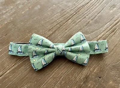 $12.99 • Buy Vineyard Vines Boys Sailing Sailboat Print Green Blue Silk Bow Tie