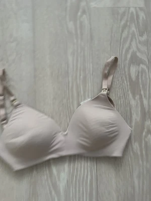 £3 • Buy H & M Maternity/Nursing Bra 34D