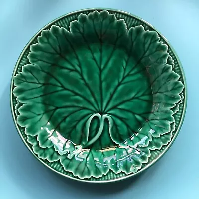 Wedgwood Of Etruria And Barlaston  Green Majolica Cabbage Leaf Plate Dia 20 Cm • £16.99