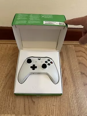 Microsoft  Xbox One 1708 Wireless Controller - White With Box *Not Tested* • £14.95