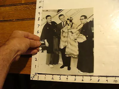 Vintage MARIONETTE & PUPPET Photo: MAN W/ GEISHA PUPPET NEXT TO JAPAN AIR LINES • £28.92