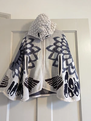 £10 • Buy H&M Owl Cape Age 4/6
