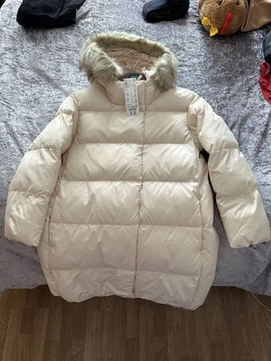 Uniglo Girls Coat • £19.99