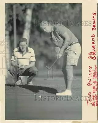 1991 Press Photo Todd Philcox Trying To Sink A Putt As Mike Meehan Watches AK • $16.99