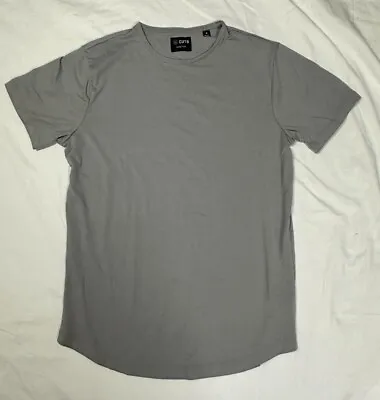 Cuts Clothing Men's Curve Hem Crew Neck T-Shirt Slim Fit • $27