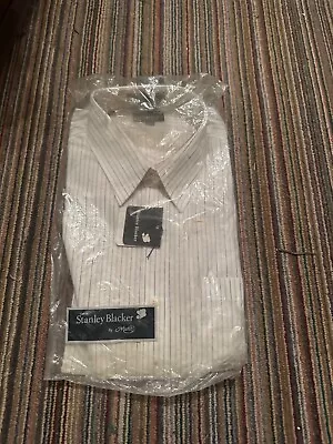 Stanley Blacker Size 17 1/2 Neck. Adult Medium • $8