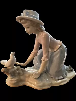 Lladro Nao Kneeling Lady With Dove Figurine  1978  Retired. Free Shipping • $59.95