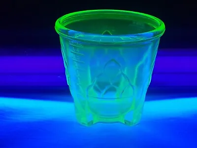 Vintage A&J Hazel Vaseline Uranium Glass Flat-Footed Round Measuring Cup 2 Cups • $17.93
