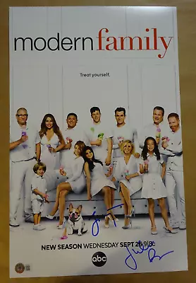 Signed Modern Family 11 X17  Julie Bowen Jesse Tyler Ferguson Photo Beckett COA • $150