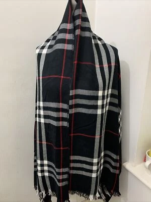 £125 • Buy Burberry London  Giant Nova Check Black & White Classic Vintage  Women Wrap