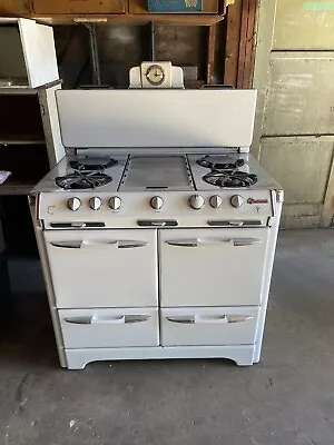 O'Keefe & Merritt Late 1950's  Antique Stove (Excellent Condition) • $1000