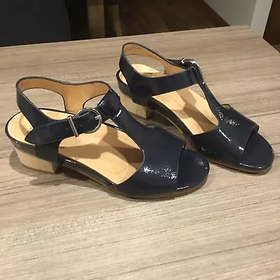 Ziera Leather Navy Patent Low Heel Comfort Plus Sandals Size 8 W / 39w  • $38